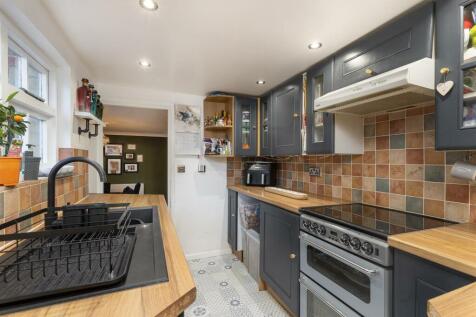 Kitchen 2.jpg