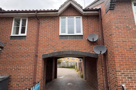 18 Munnings Close front shott .jpeg