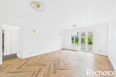 CAM05454G0-PR0060-STILL011