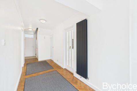 CAM05454G0-PR0060-STILL007