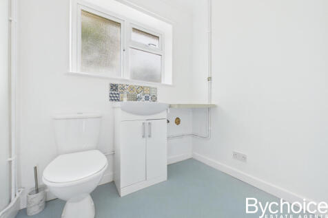 CAM05454G0-PR0060-STILL010