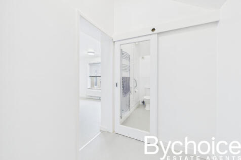 CAM05454G0-PR0060-STILL004