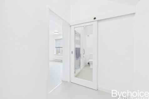 CAM05454G0-PR0060-STILL004