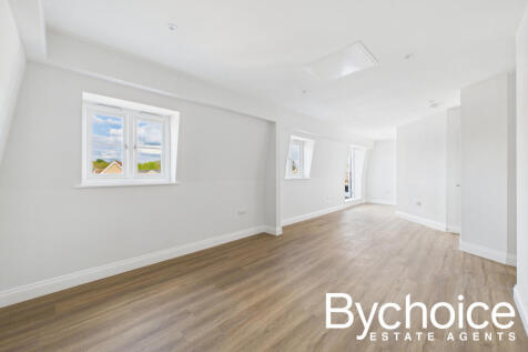 Sitting Room / Dining Area