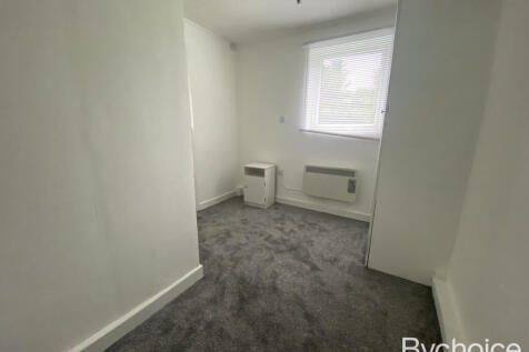 slades close bedroom