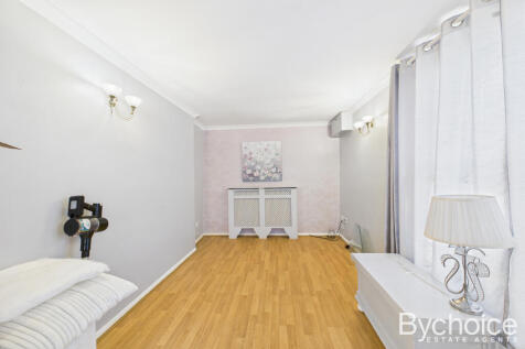 CAM05250G0-PR0138-STILL004