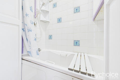 CAM05250G0-PR0138-STILL009