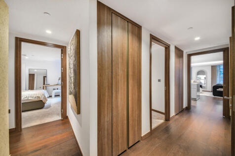 C605 show apartment (15).jpg
