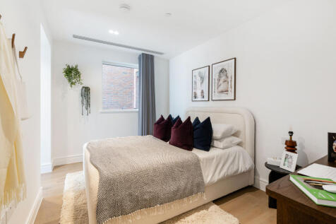 93441_Empire House Apartment  (18)_low.jpg