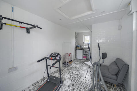 Outbuilding/Gym
