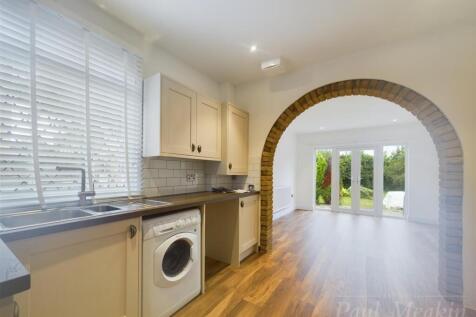 Kitchen 2.jpg