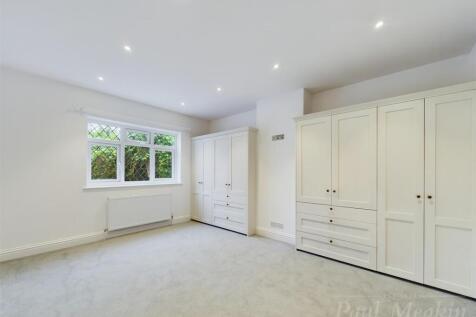 Bedroom 1.jpg