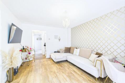 Living room..jpg