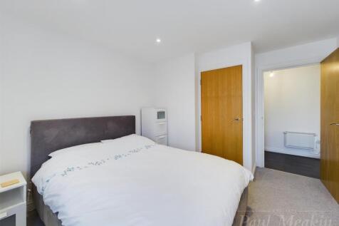 Bedroom..jpg
