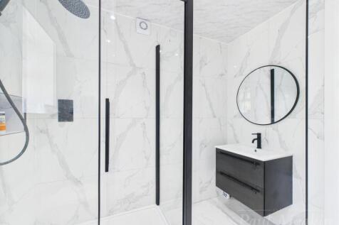 Bathroom..jpg