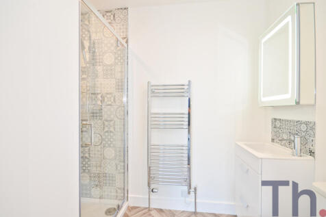 En-suite Shower Room.JPG