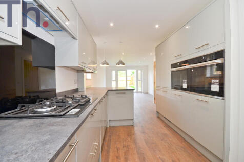 Kitchen (2).JPG