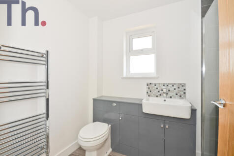 Family Shower Room (2).JPG