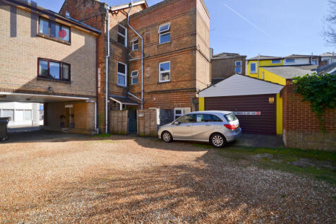 Double Garage.JPG