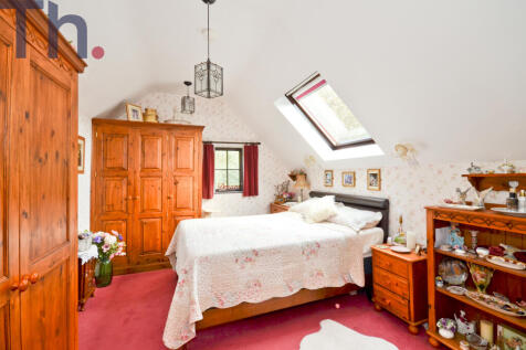 Bedroom 1 (3).JPG