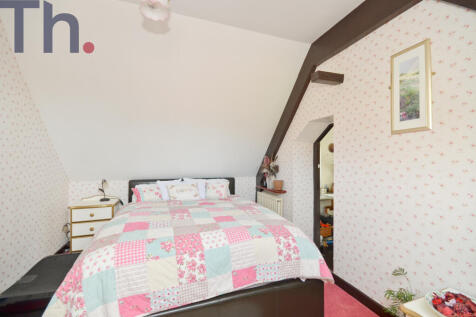 Bedroom 2 (3).JPG