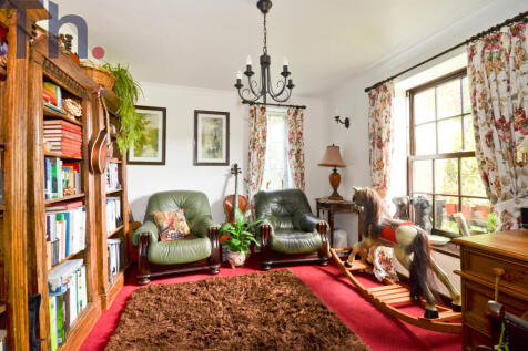 Sitting Room (2).JPG