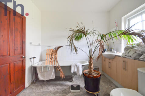 Bathroom.JPG