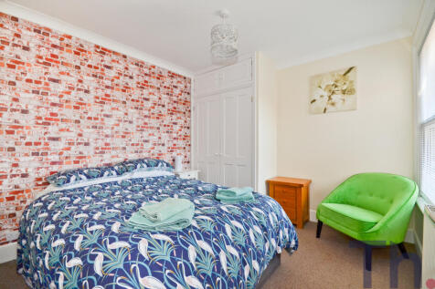 Bedroom 2.JPG