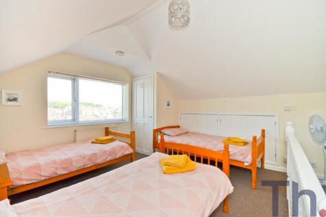 Loft Room - Bedroom (2).JPG