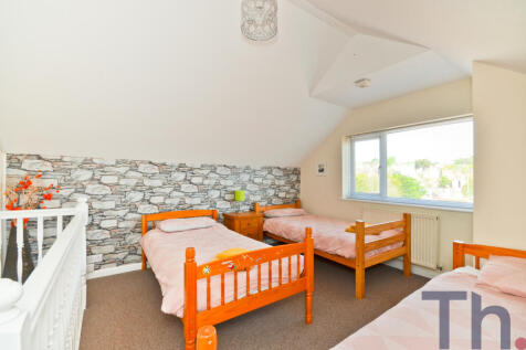 Loft Room - Bedroom.JPG