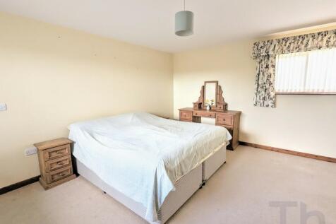 Bedroom 1 - pic 2
