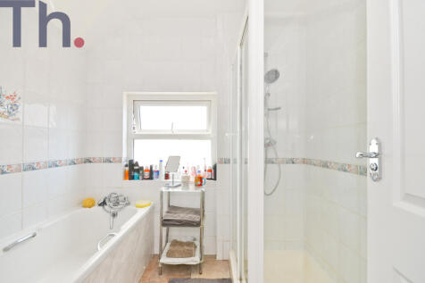 Family Bathroom.JPG