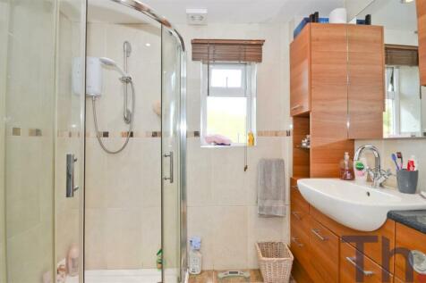 En-suite Shower Room.JPG
