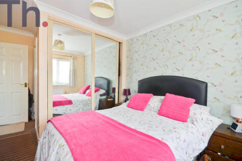 Bedroom 1 (2).JPG