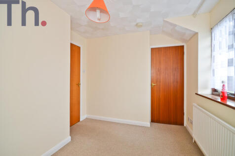 Bedroom 2 (2).JPG