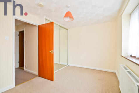 Bedroom 1 (2).JPG