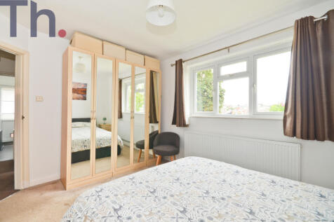 Bedroom 1 (2).JPG