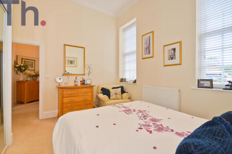 Bedroom 1 (2).JPG