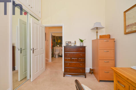Bedroom 2 (2).JPG