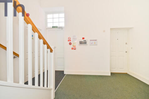 Communal Entrance &amp; Stairs.JPG