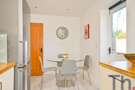 Dining Area.JPG