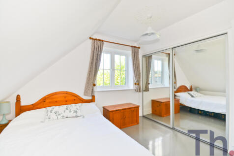 Bedroom 2 (2).JPG