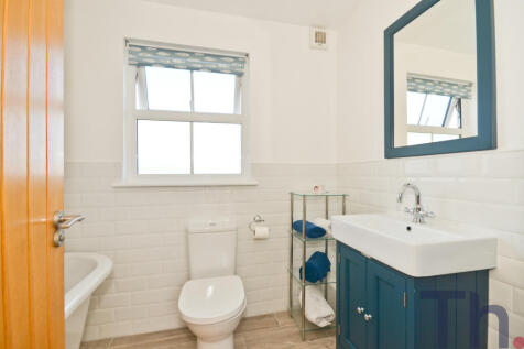 Bathroom.JPG