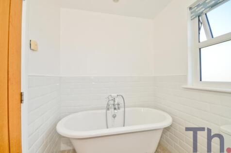 Bathroom (2).JPG