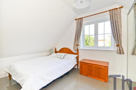 Bedroom 2 (3).JPG