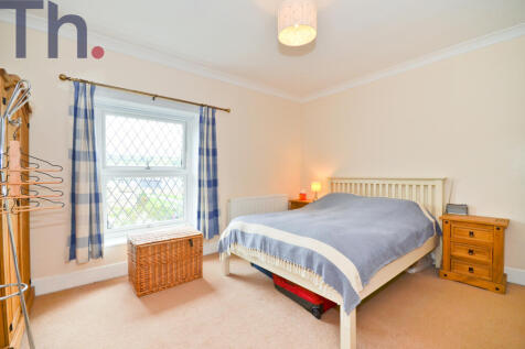 Bedroom 1 (2).JPG