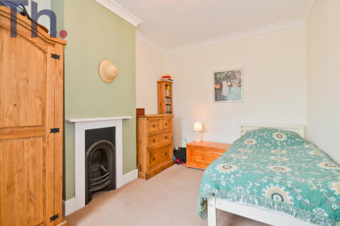 Bedroom 2 (2).JPG
