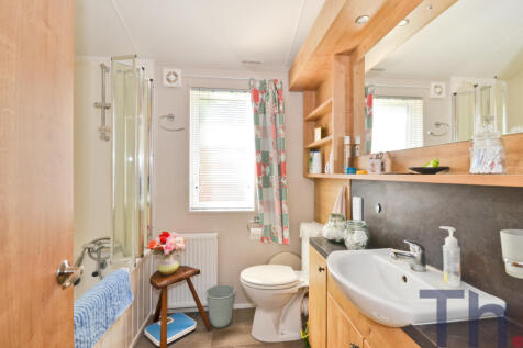 Bathroom.JPG