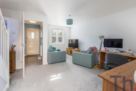 Lounge &amp; Entrance Porch