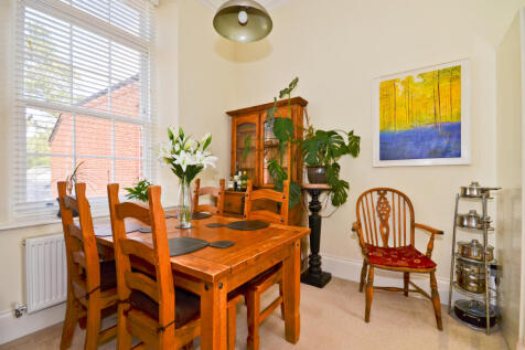 Dining Area.JPG